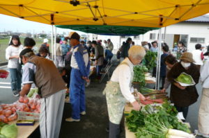 【浜松市】新鮮な冬野菜を買いに行こう！大人気の「みどり朝市」＜美しく品格のある邑「地域いきいき共生！恩地町環境みどり会」＞