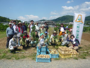 【浜松市】都田地区とNEXCO中日本が連携して農作業で汗を流しました