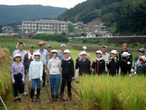 【浜松市】「奥山小学校稲刈り体験×なかまっこ」