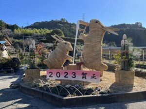 【掛川市】倉真「こんにゃく亭」で巨大なウサギのオブジェが完成！