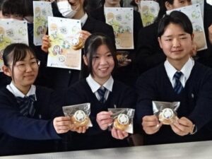【掛川市】地元高校生が考案！たこ満が製造「米粉サツマイモシュークリーム」が商品化！とうもんの里で18.19日販売！