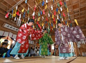 【藤枝市】 高根白山神社古代神楽　志太郡が祭りに出演